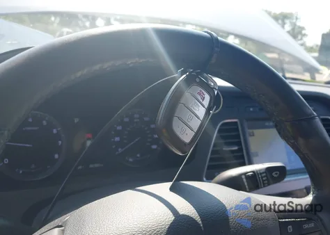 2016 Hyundai Sonata Limited z USA, uszkodzony, nr VIN 5NPE34AF9GH434843